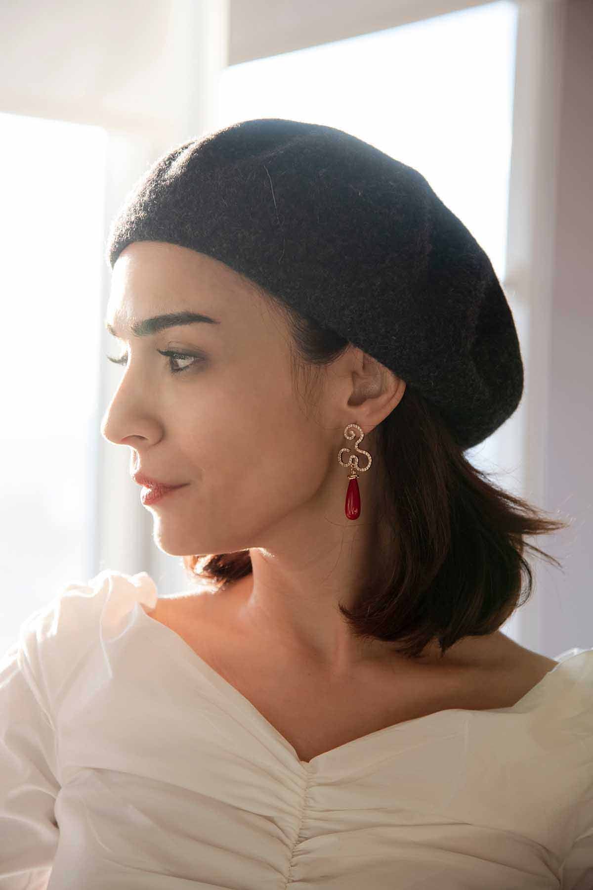 SPARKLING FLOW – Red Pearl Drop Earrings