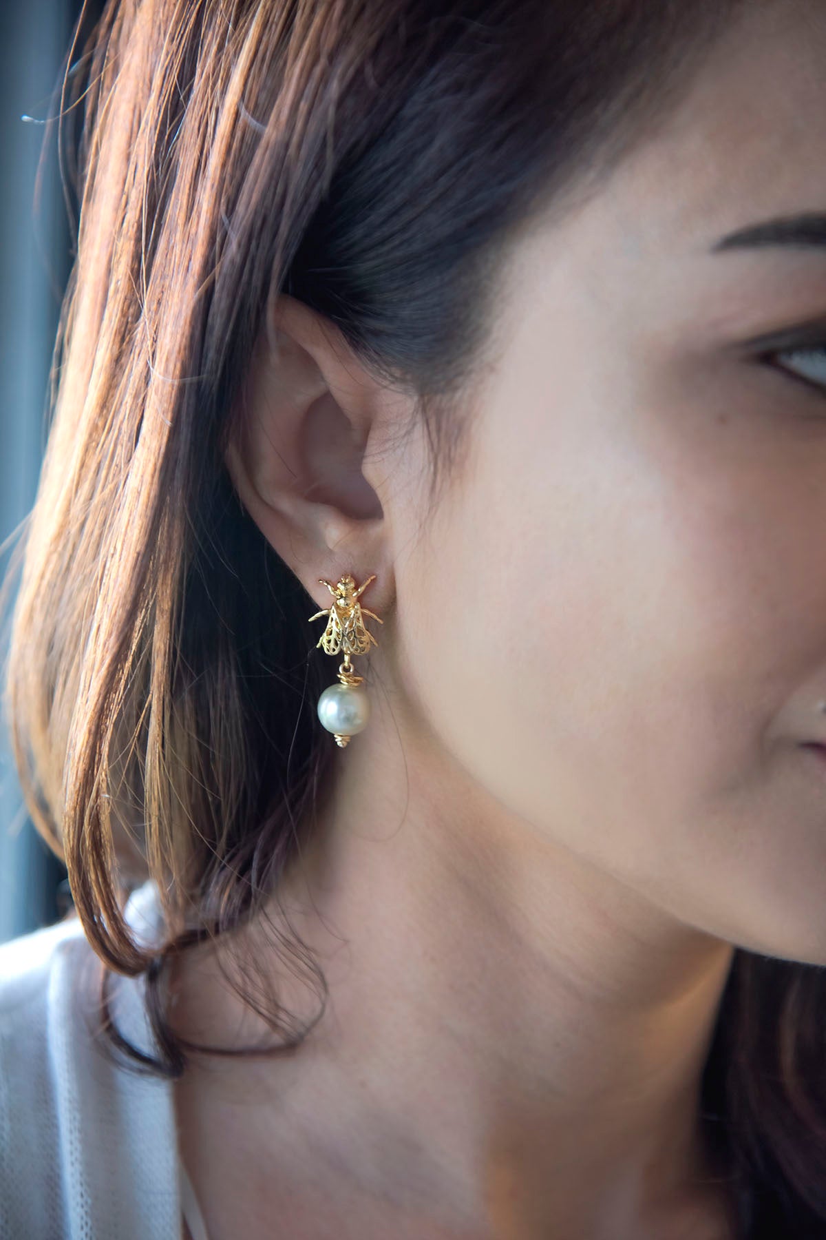 WHITE BEE β Pearl Drop Earrings