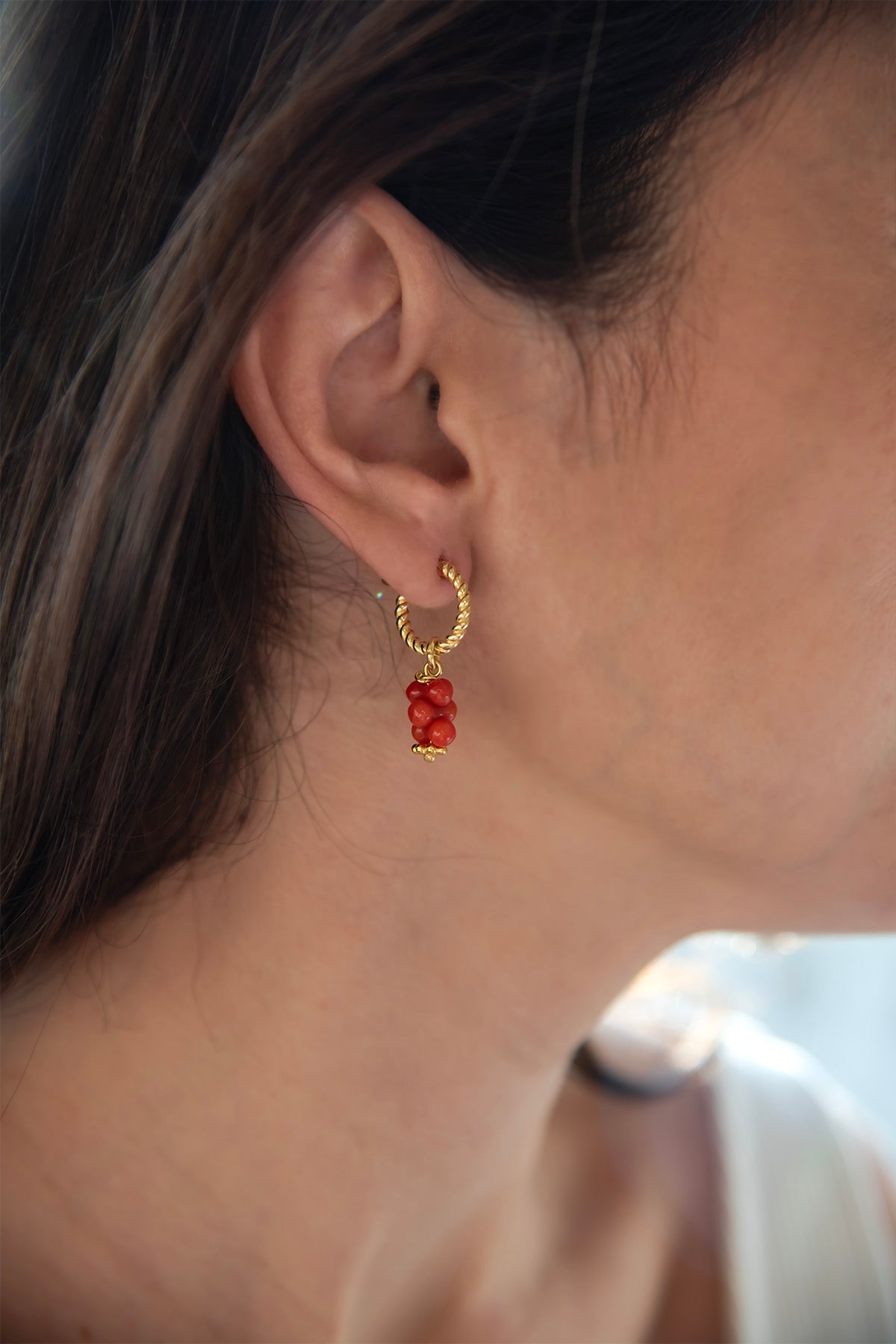 GRAPEY – Twisted Huggie Earrings
