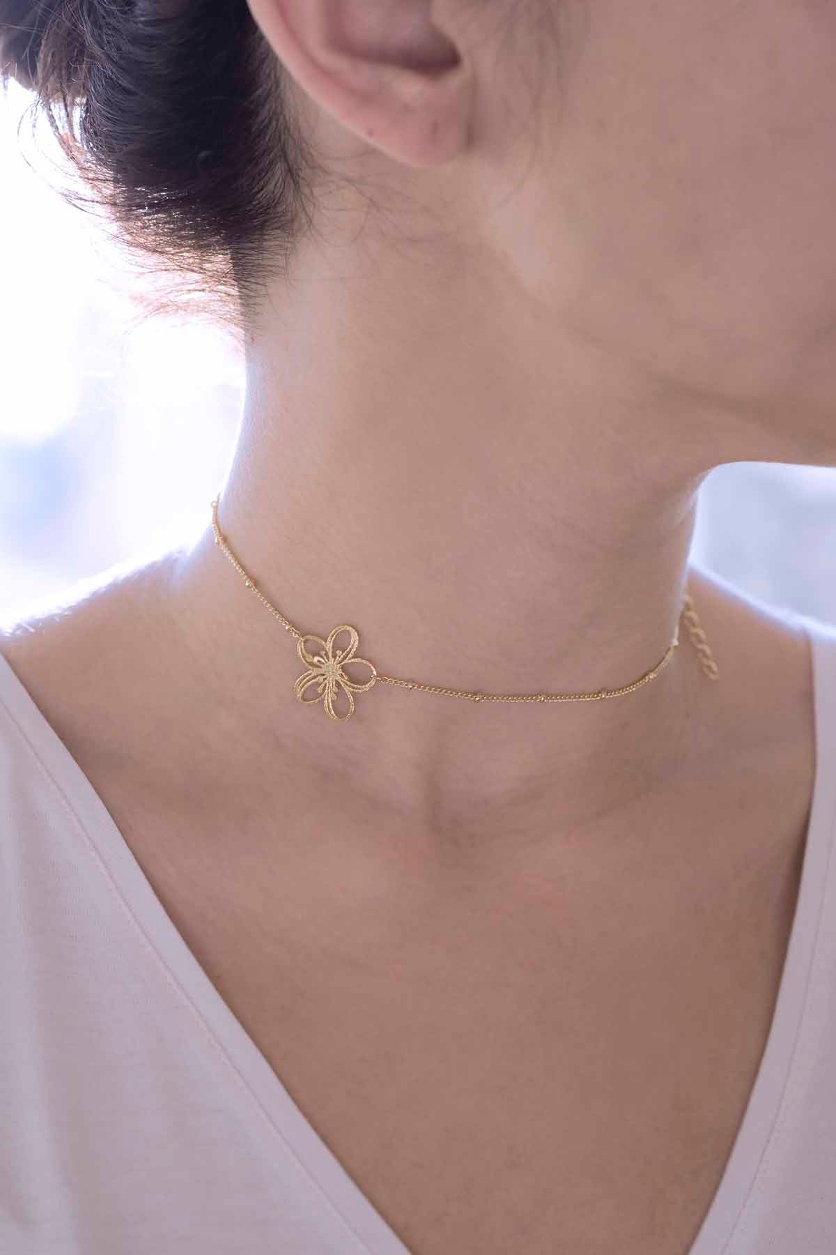 SINGLE VIOLA – Delicate Floral Choker Necklace