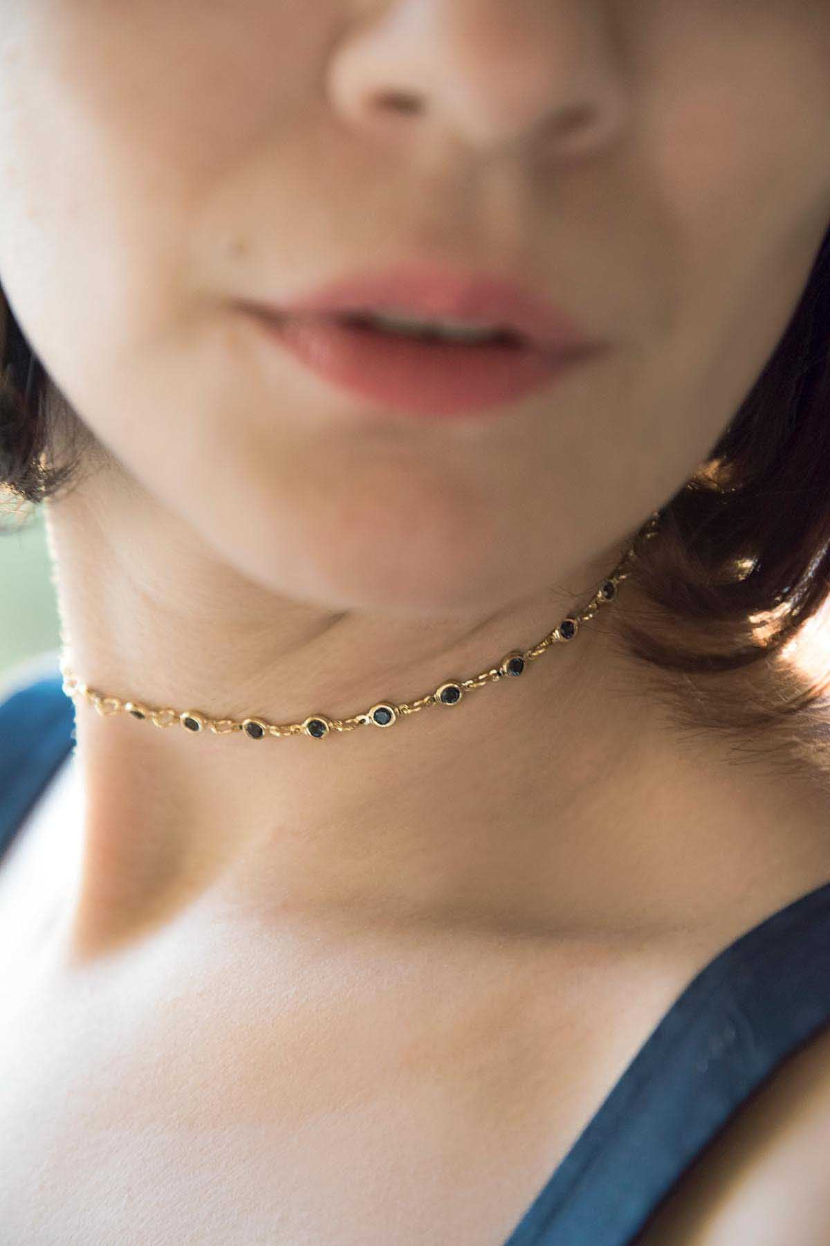 NAIVE – Soft Glow Back Necklace