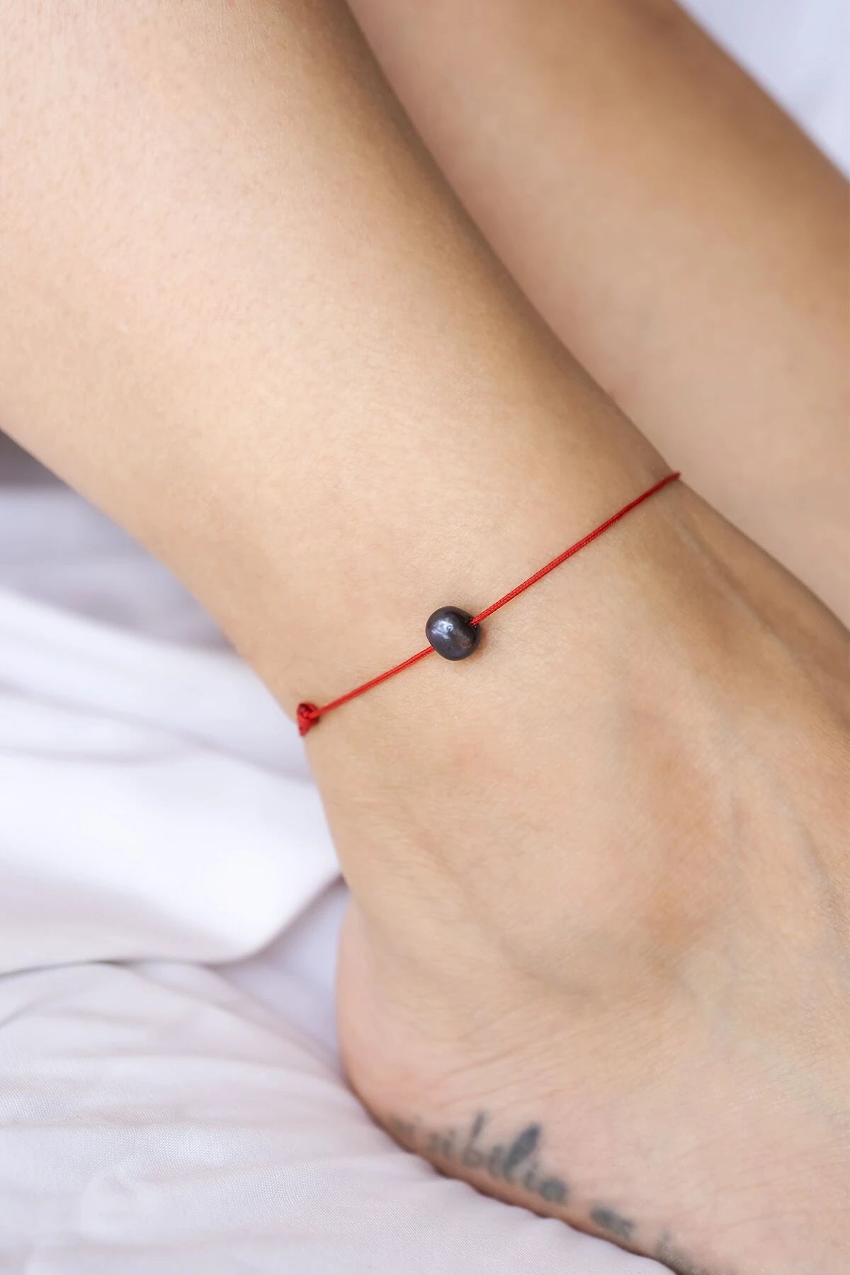 SINGLE PEARL – Grey - Red String Pearl Anklet