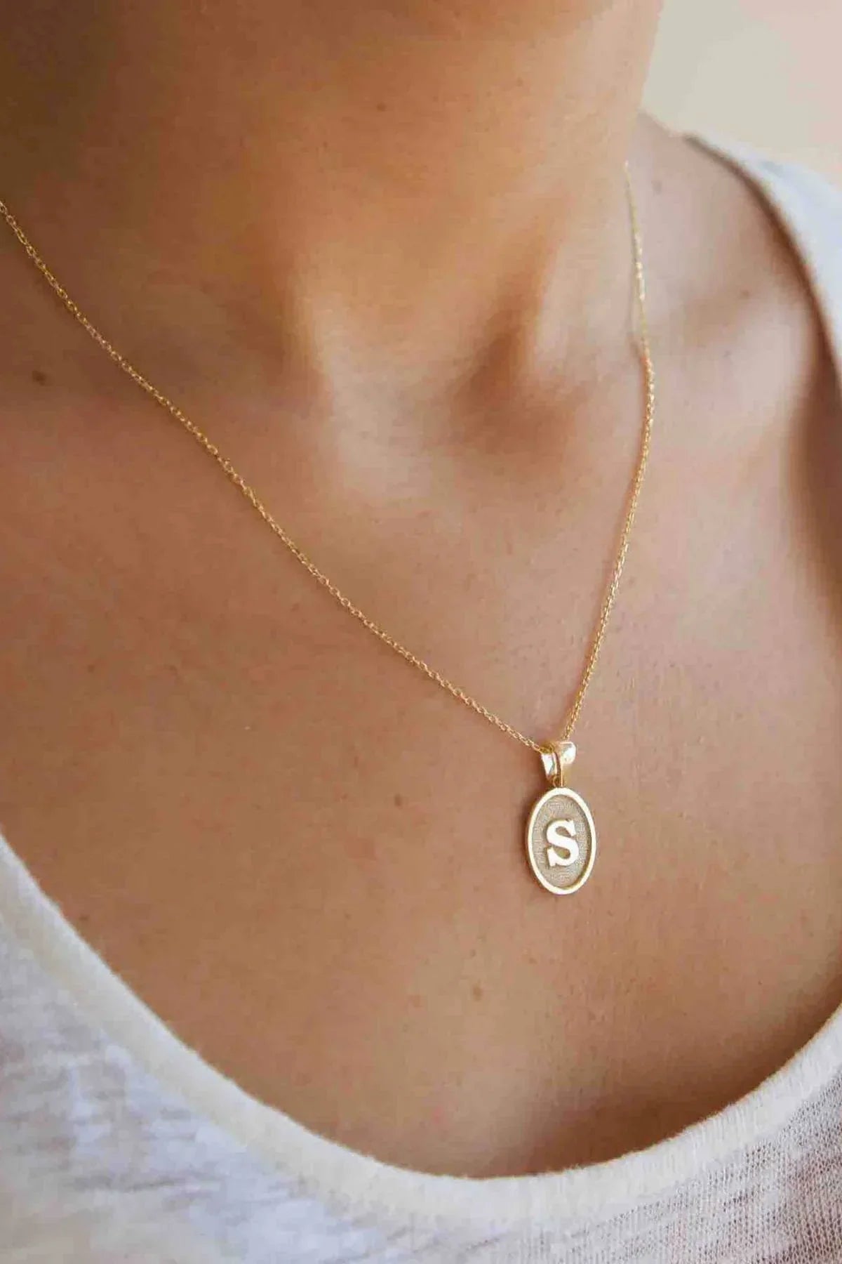 MEDAIL β Vintage Letter Medallion Necklace