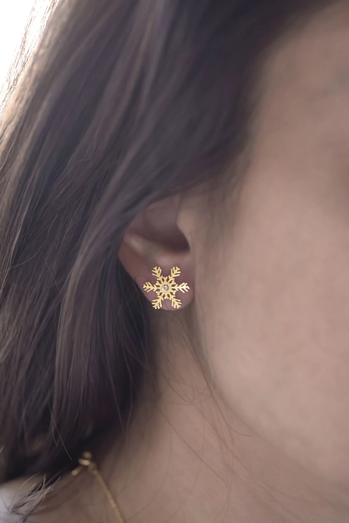 UNIQUE – Snowflake Stud Earrings