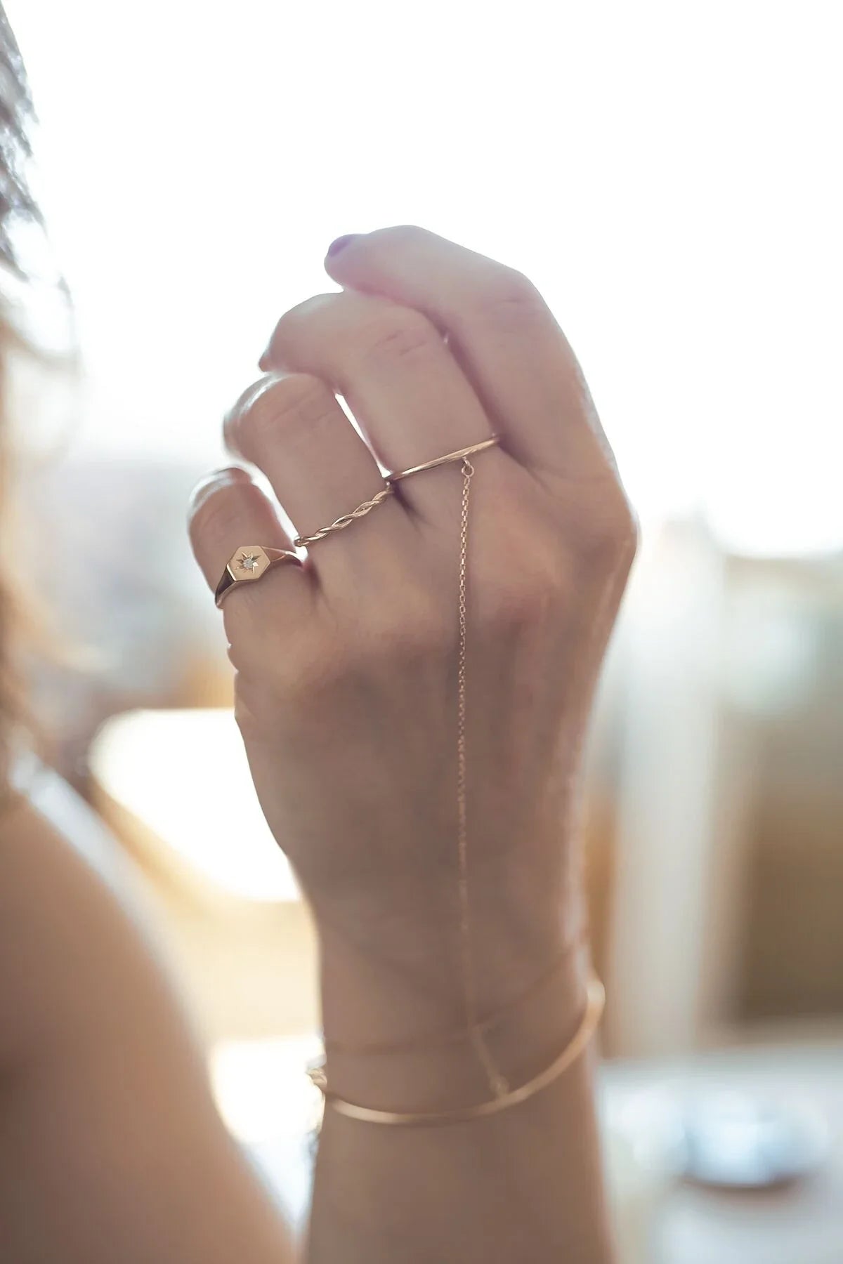 LIAISON β 14K Gold Hand Chain Bracelet