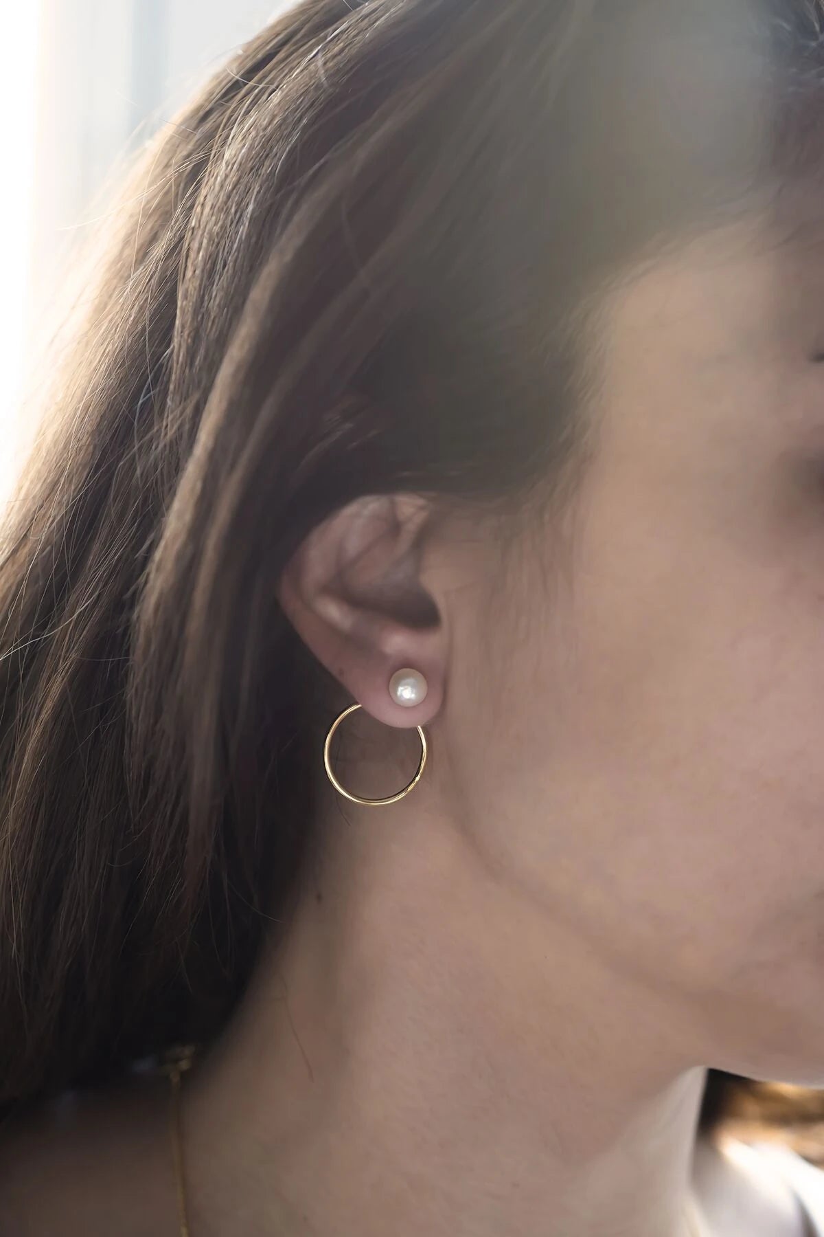 WHITE DOT – Double-Sided Pearl Hoop Earrings