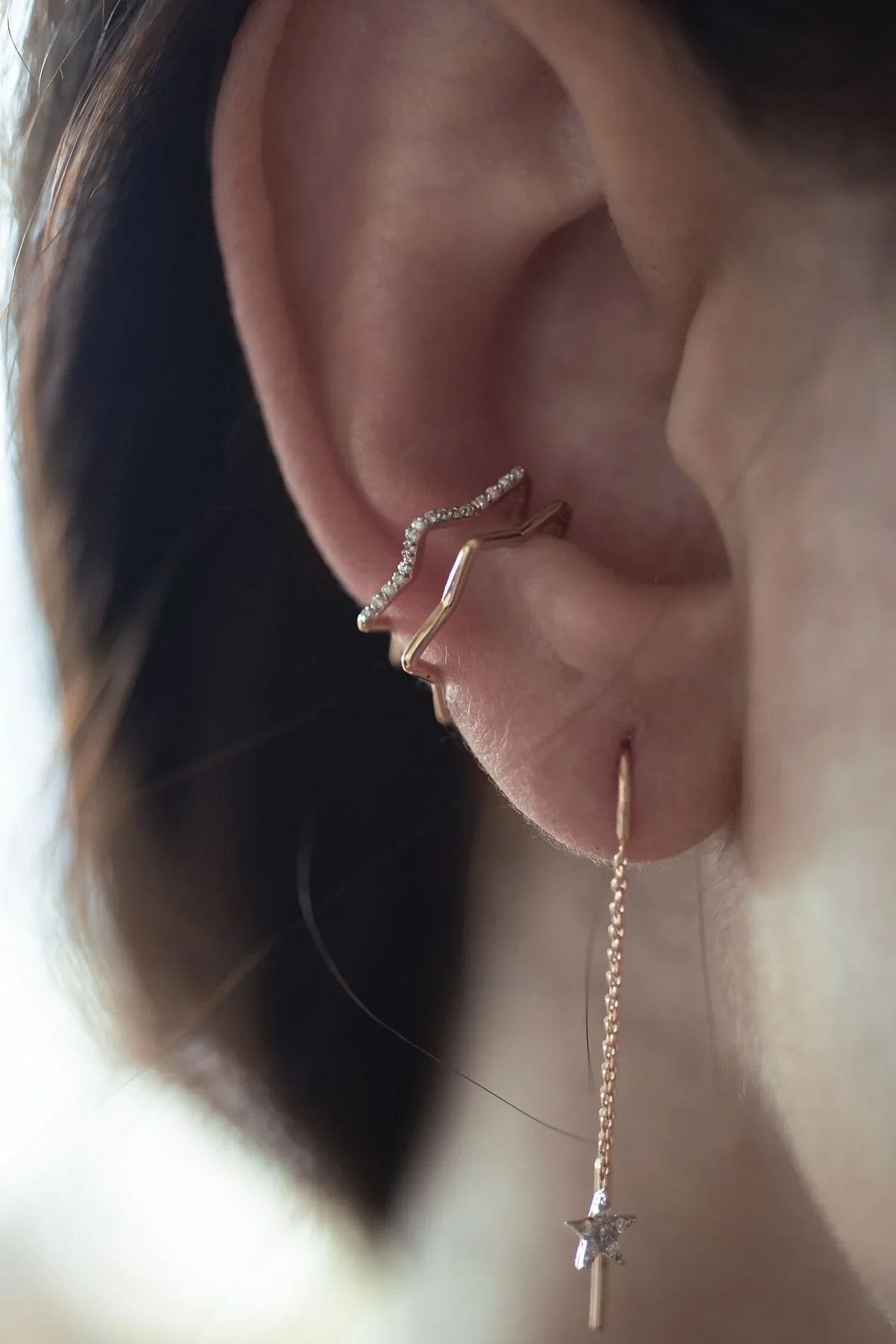 HUG THE MOON - 14K Star Earcuff