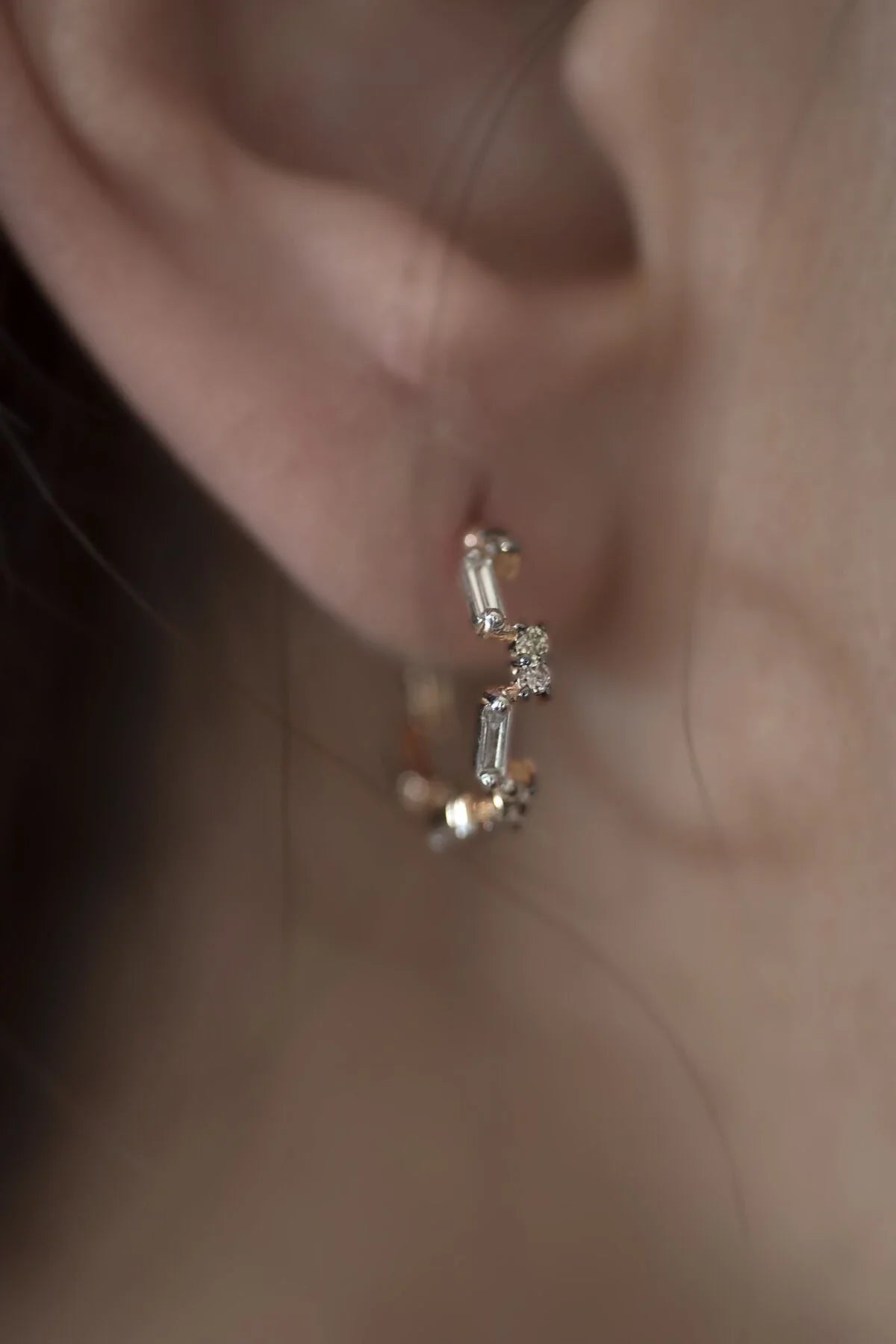 SUENO – Baguette Diamond Mini Hoop Earrings