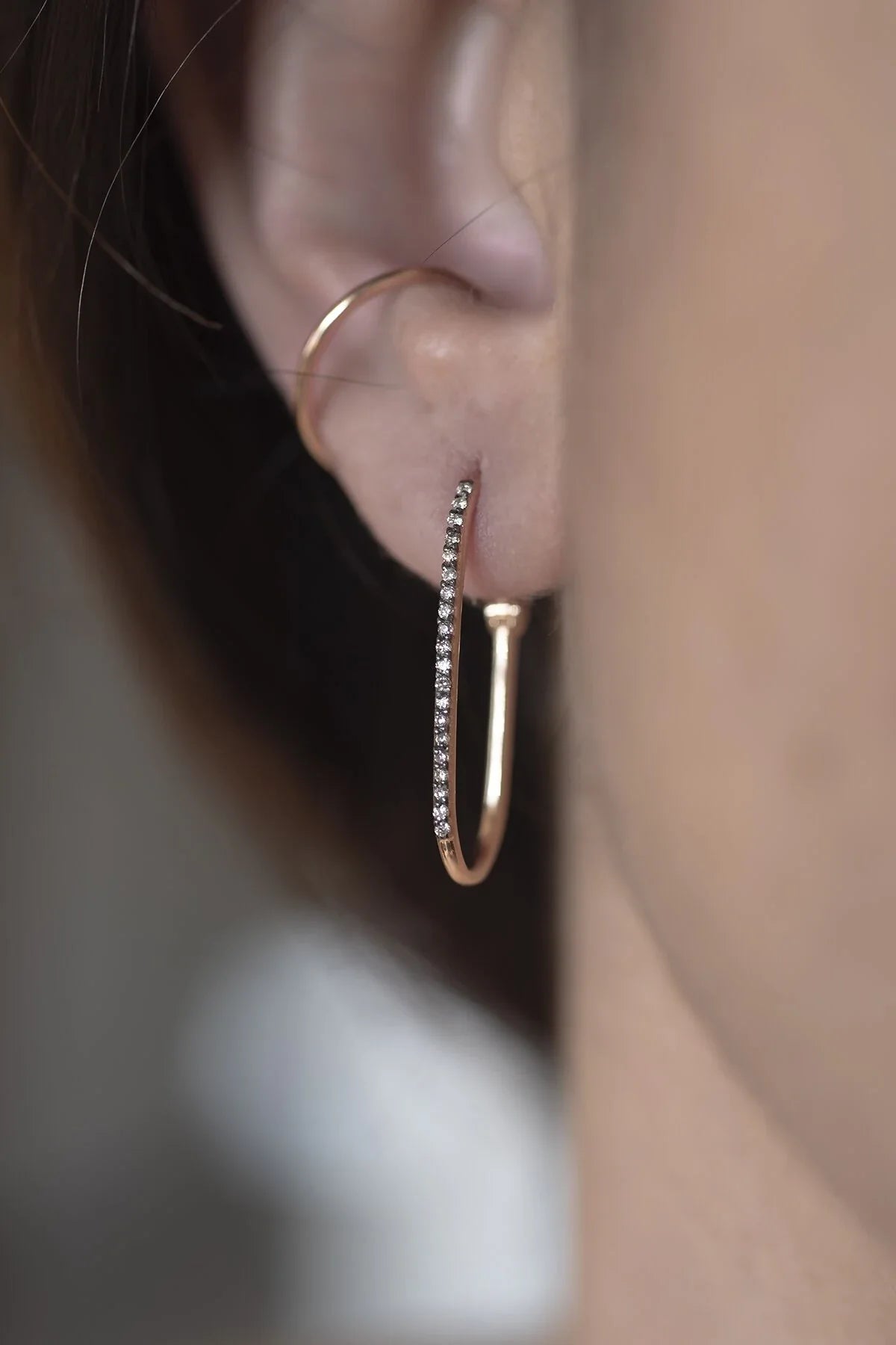SMOKEY - 14K Gold Oval Hoop Earrings