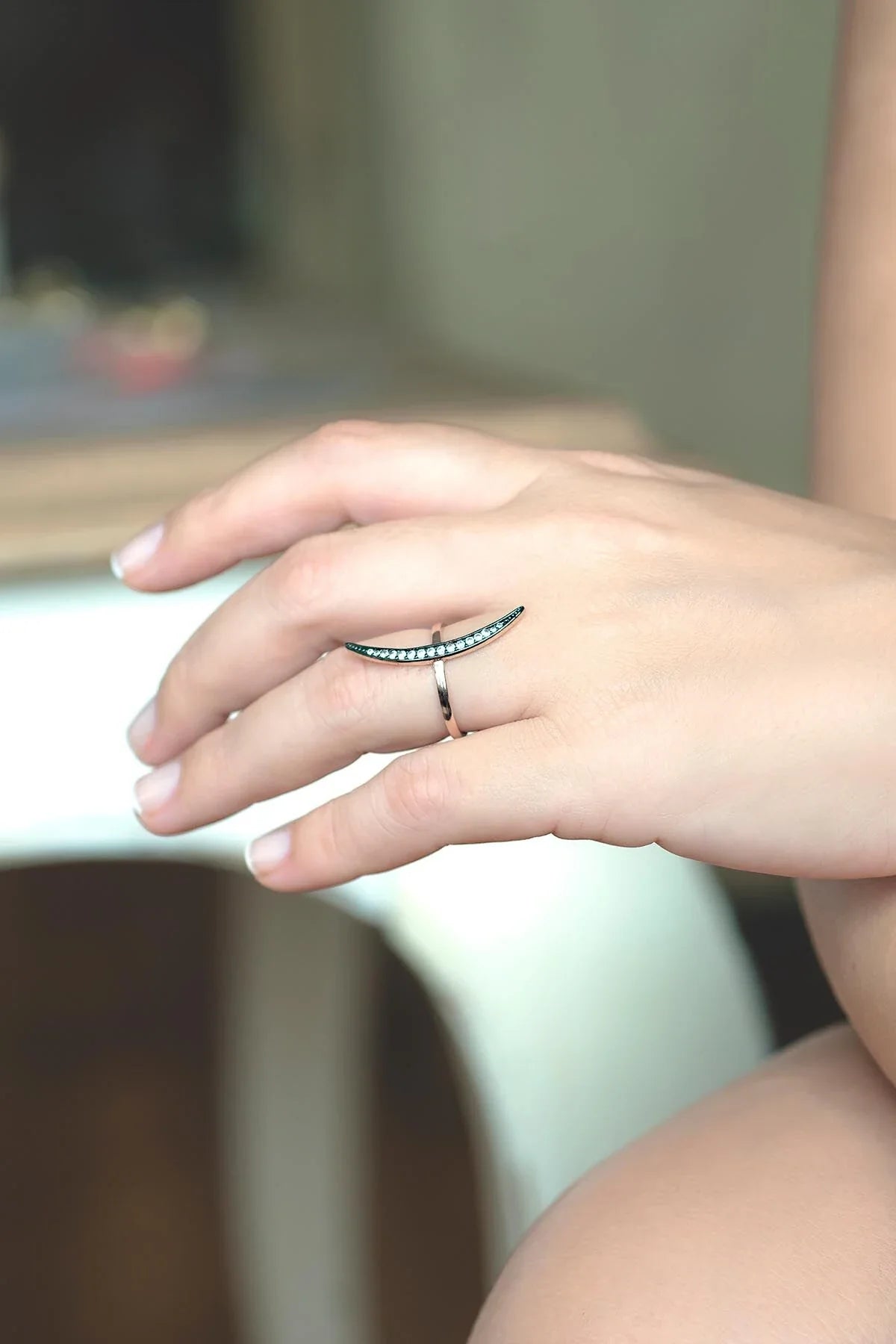 THIN MOON β Crescent Curve Ring