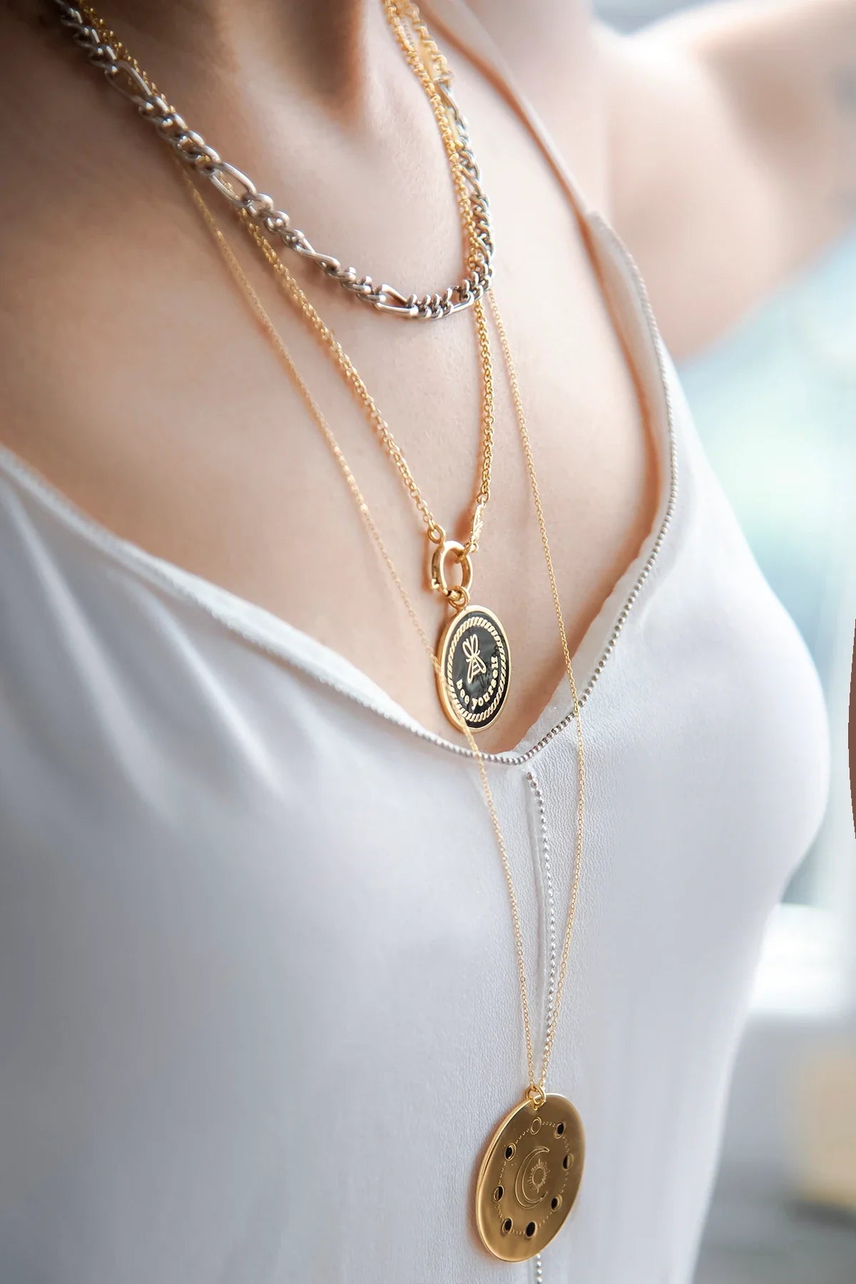 PAPERMOON – Engraved Moon Phases Necklace
