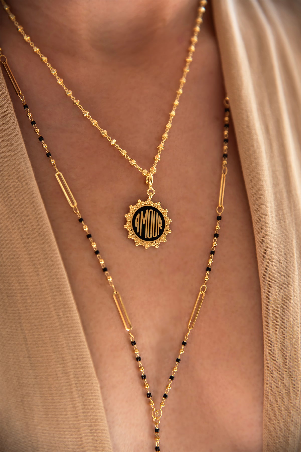 AMOUR - Black - Medallion Charm
