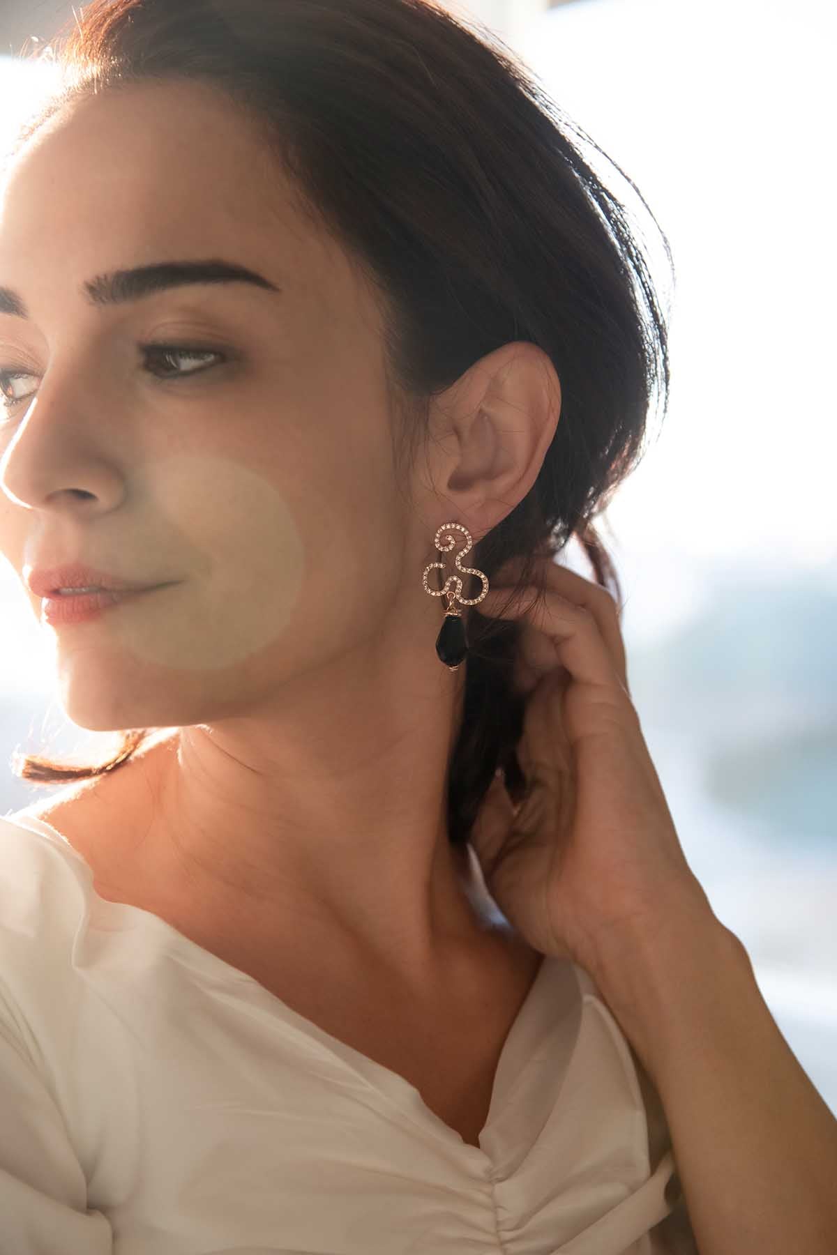 BLACK FLOW - Drop Earrings