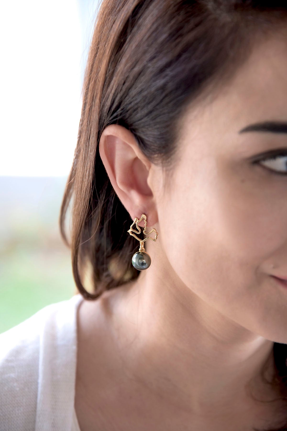 DOVE - Grey Pearl Earrings