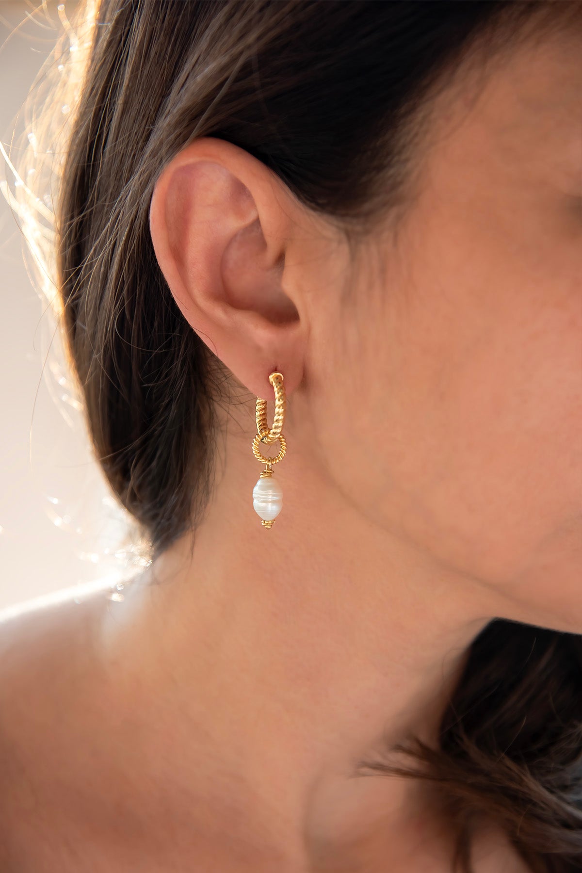 PEARLY – Dangling Pearl Single Earring