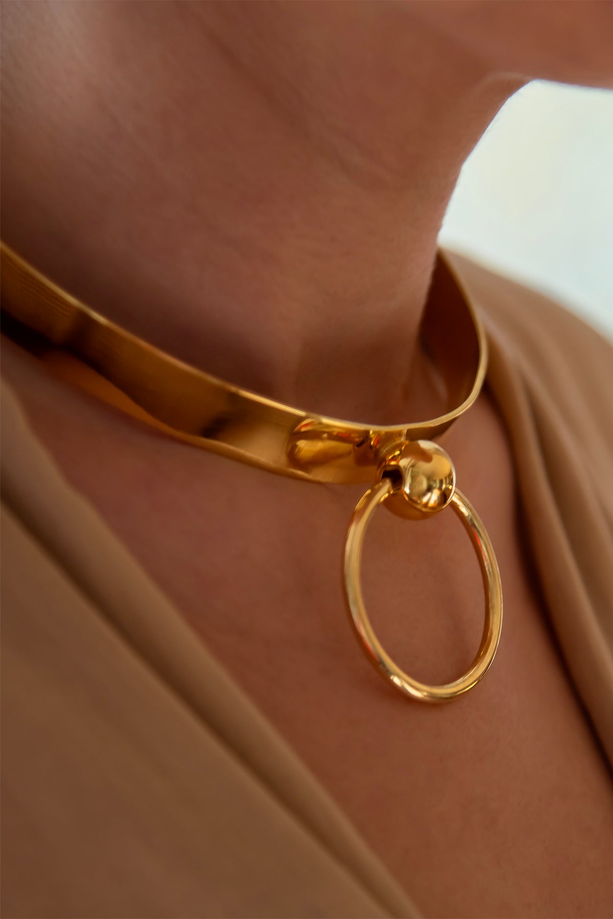 COLLAR – Discreet Statement Choker