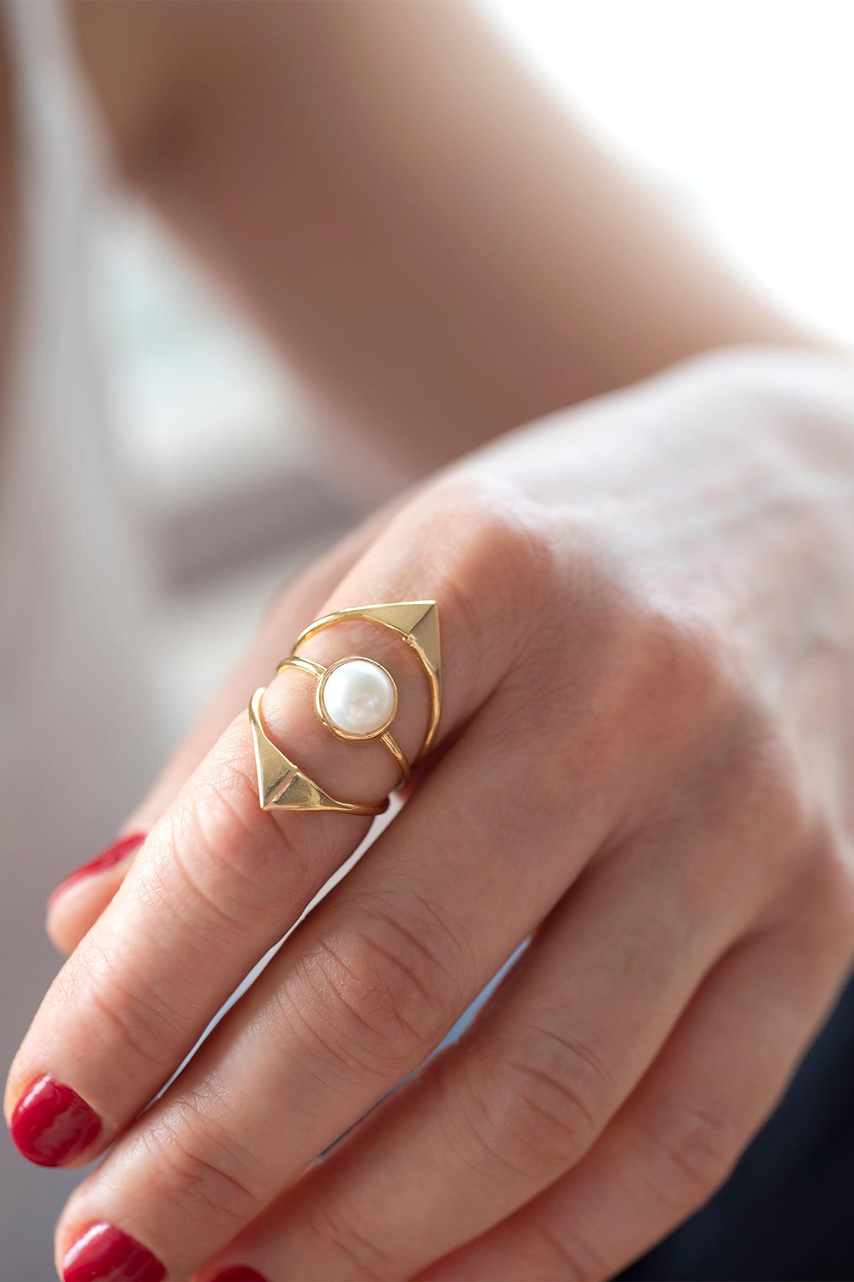 PURE – Sculptural Pearl Statement Ring
