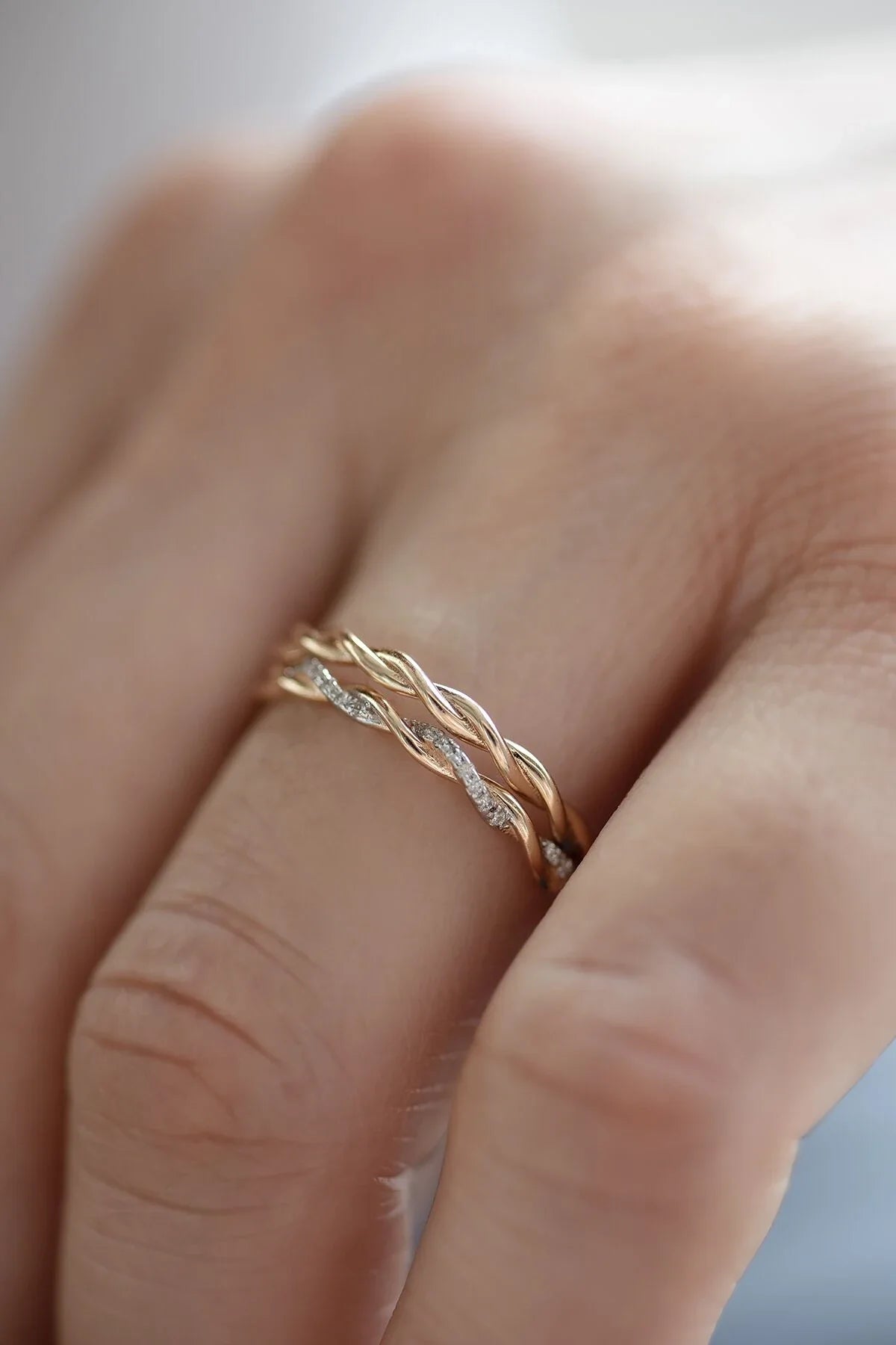 DIAMOND IVY - Half-Circle Diamond Twist Ring