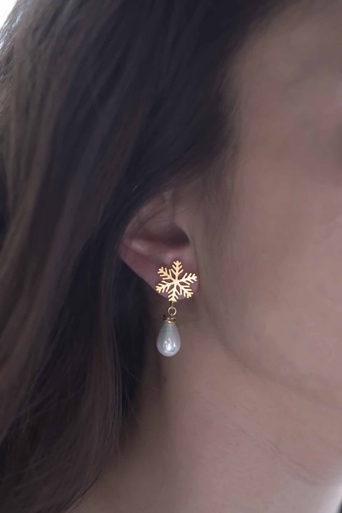 FROST - Snowflake Pearl Earrings