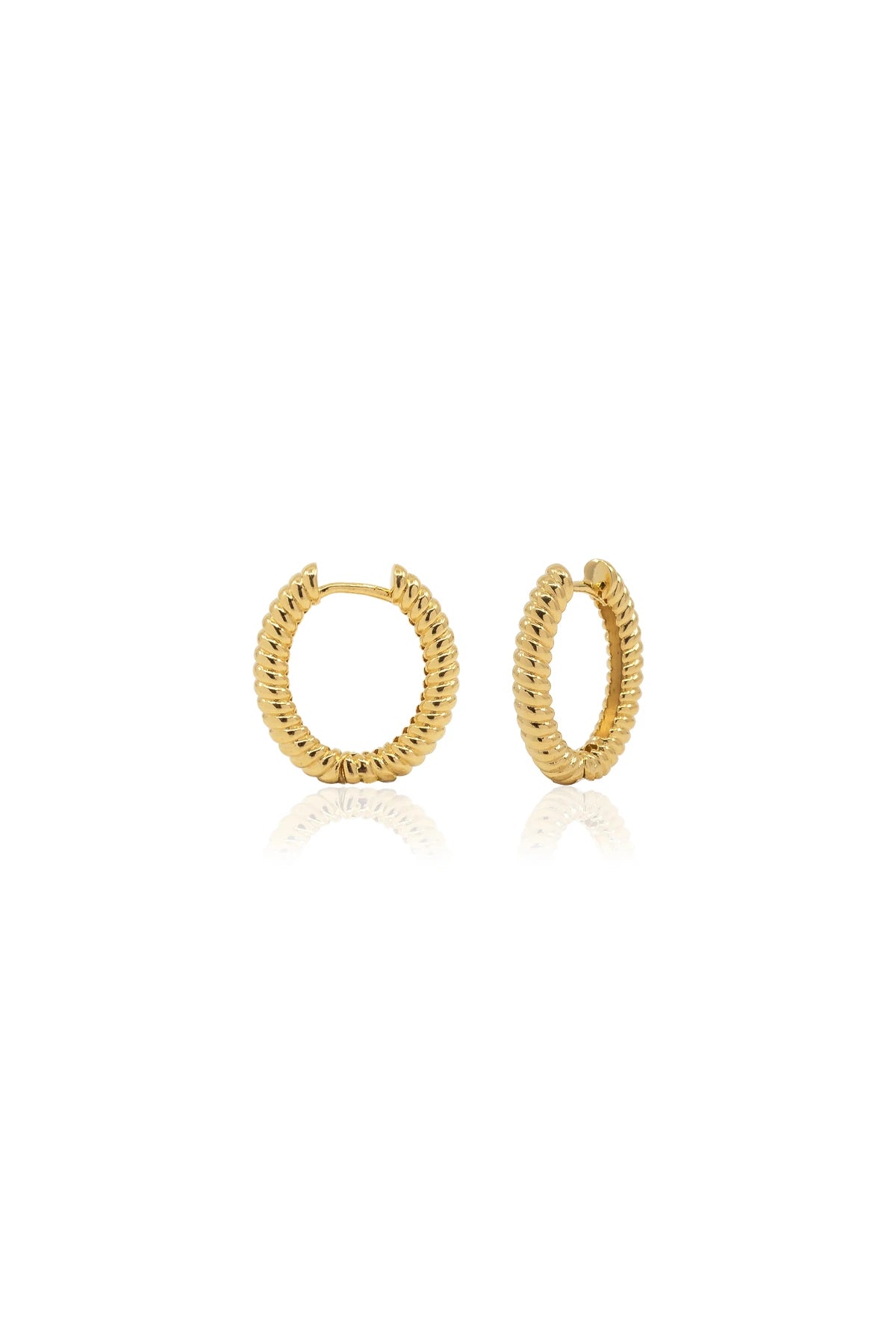 DINA – Grooved Oval Hoop Earrings