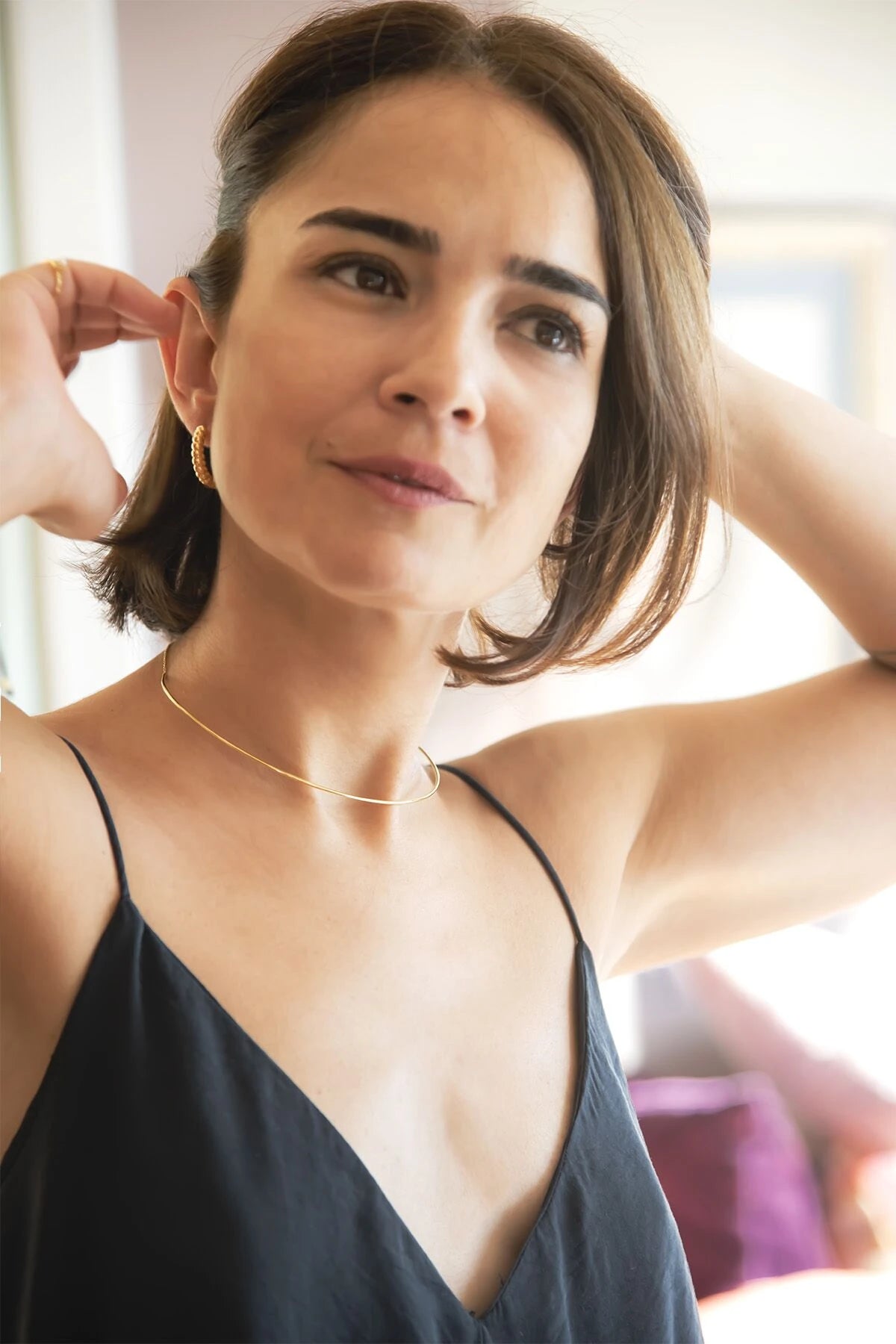 WIRE BAR – Minimal Wire Choker Necklace