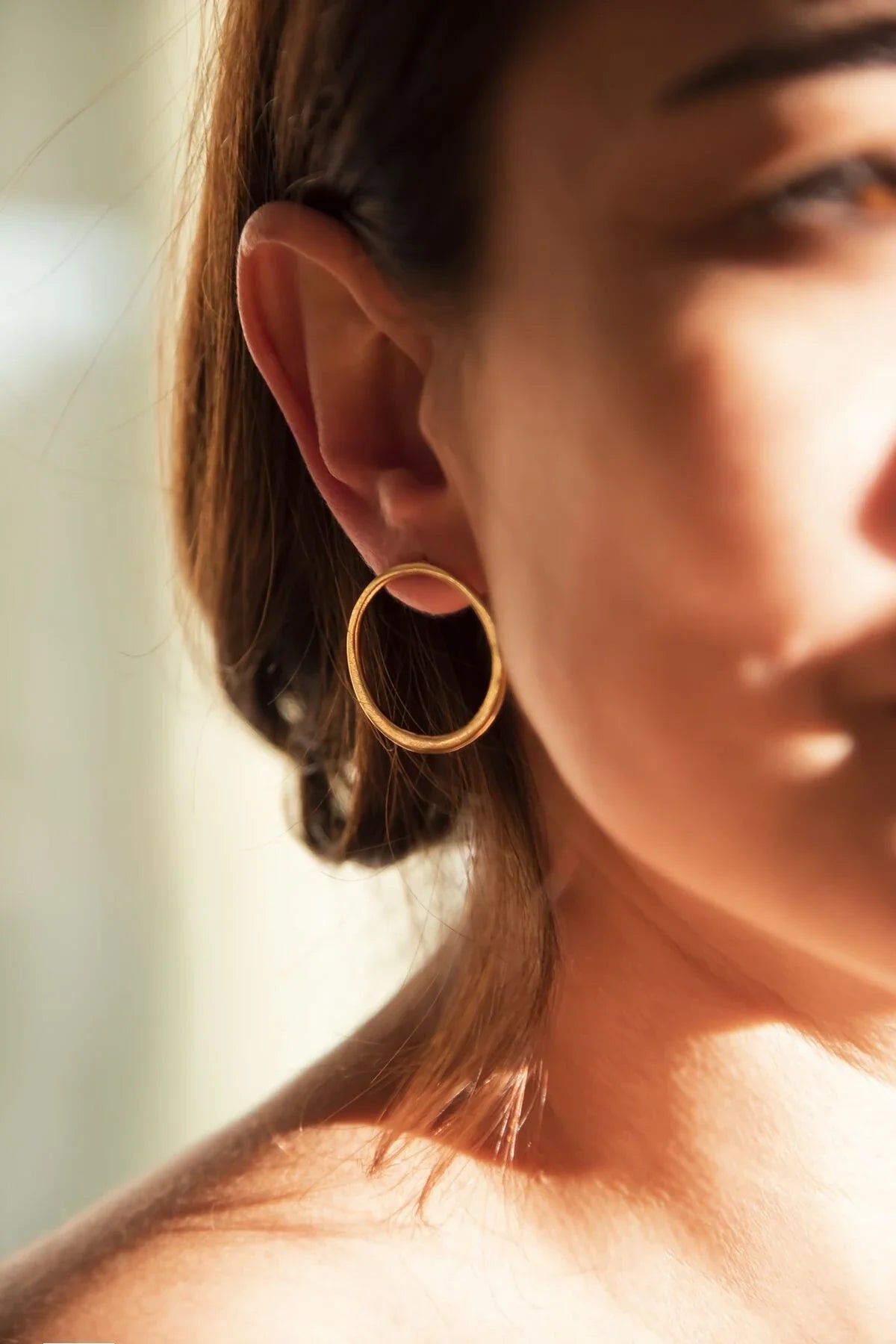 THIN – Mismatched Gold Hoop Earrings