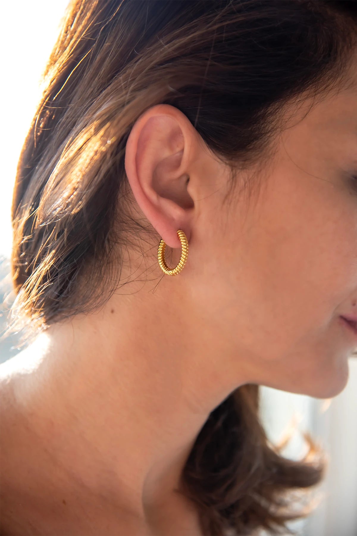 DINA – Grooved Oval Hoop Earrings
