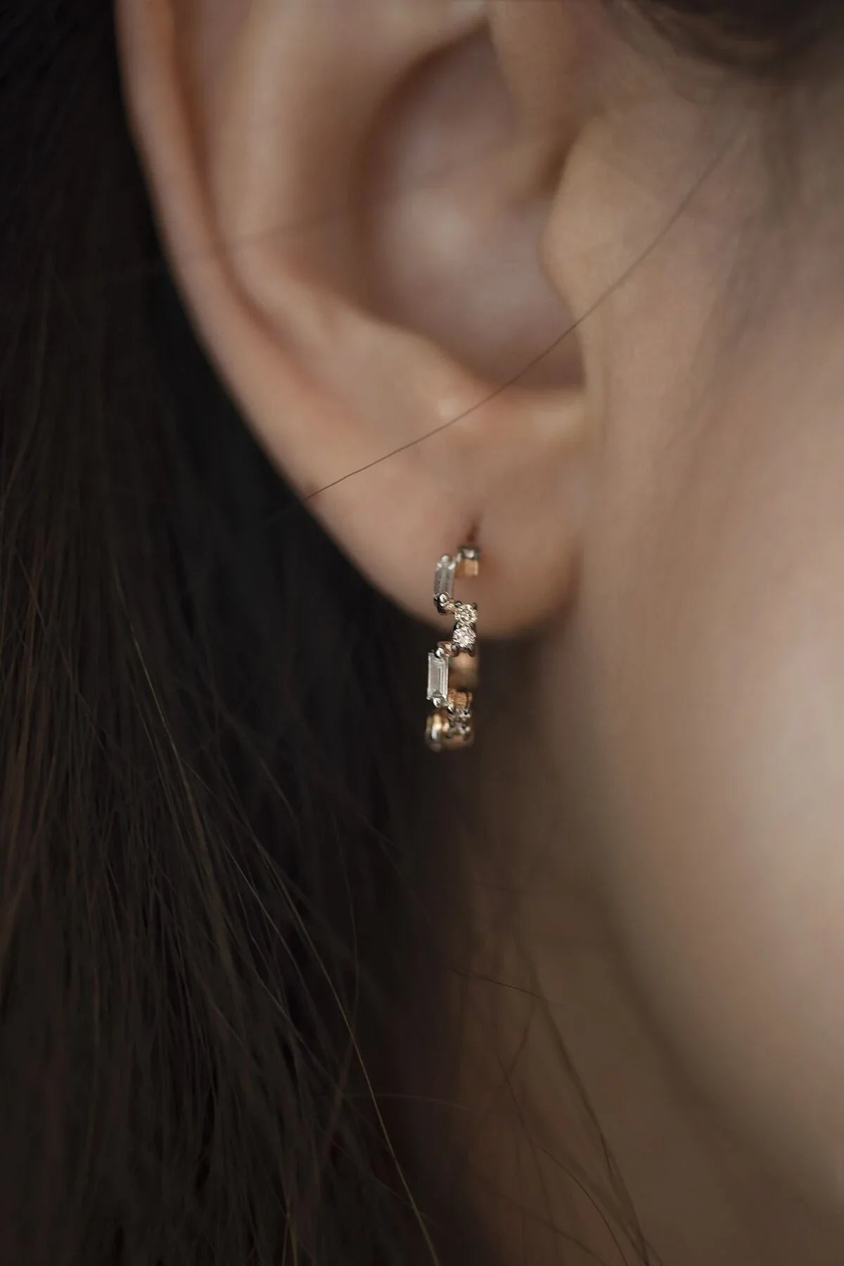 SUENO – Baguette Diamond Mini Hoop Earrings