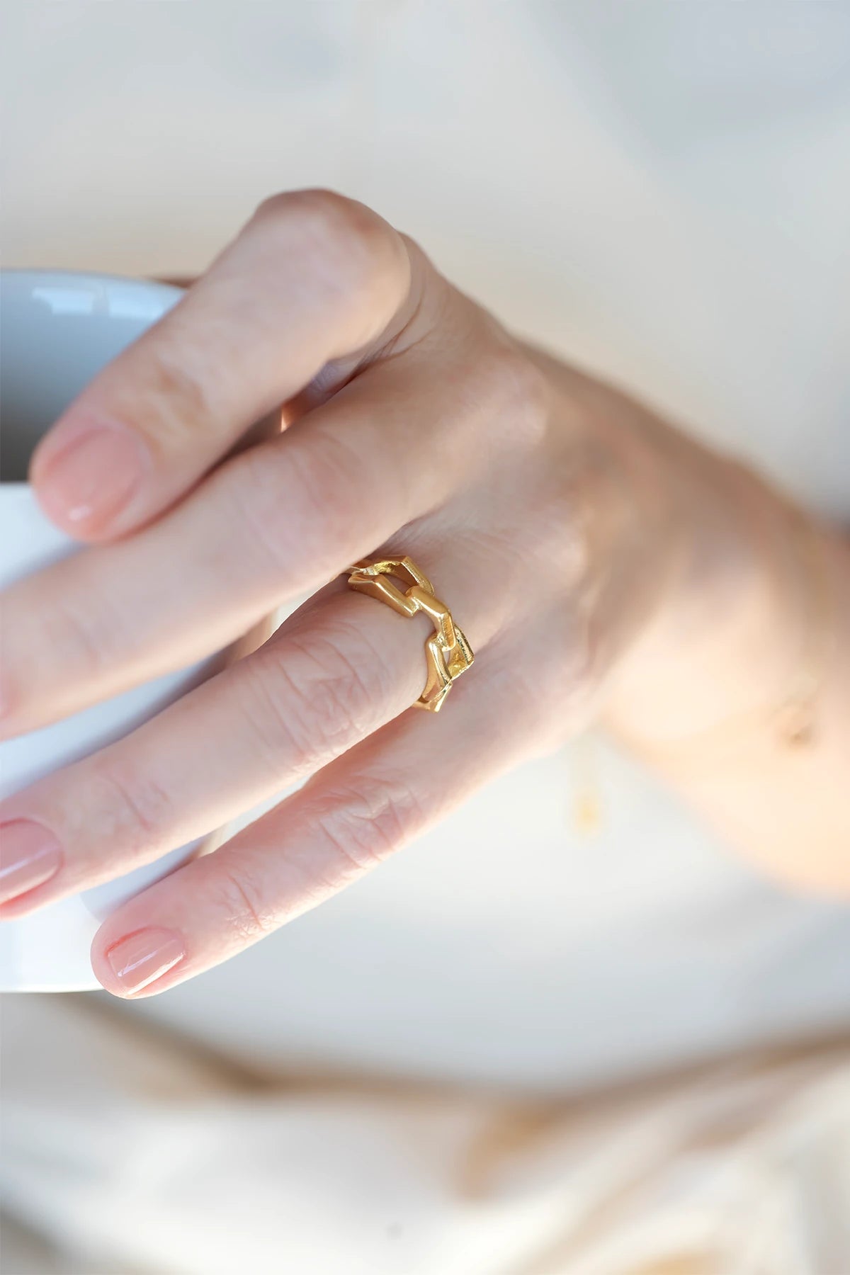 UNCHAINED – Statement Chain Ring