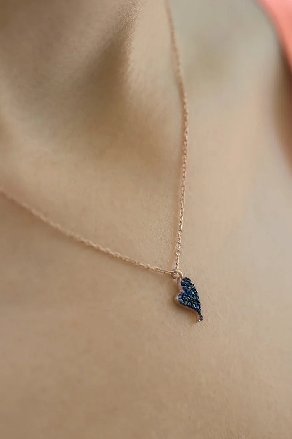 BLUE DIAMOND BEAT – Blue Sapphire Heart Necklace