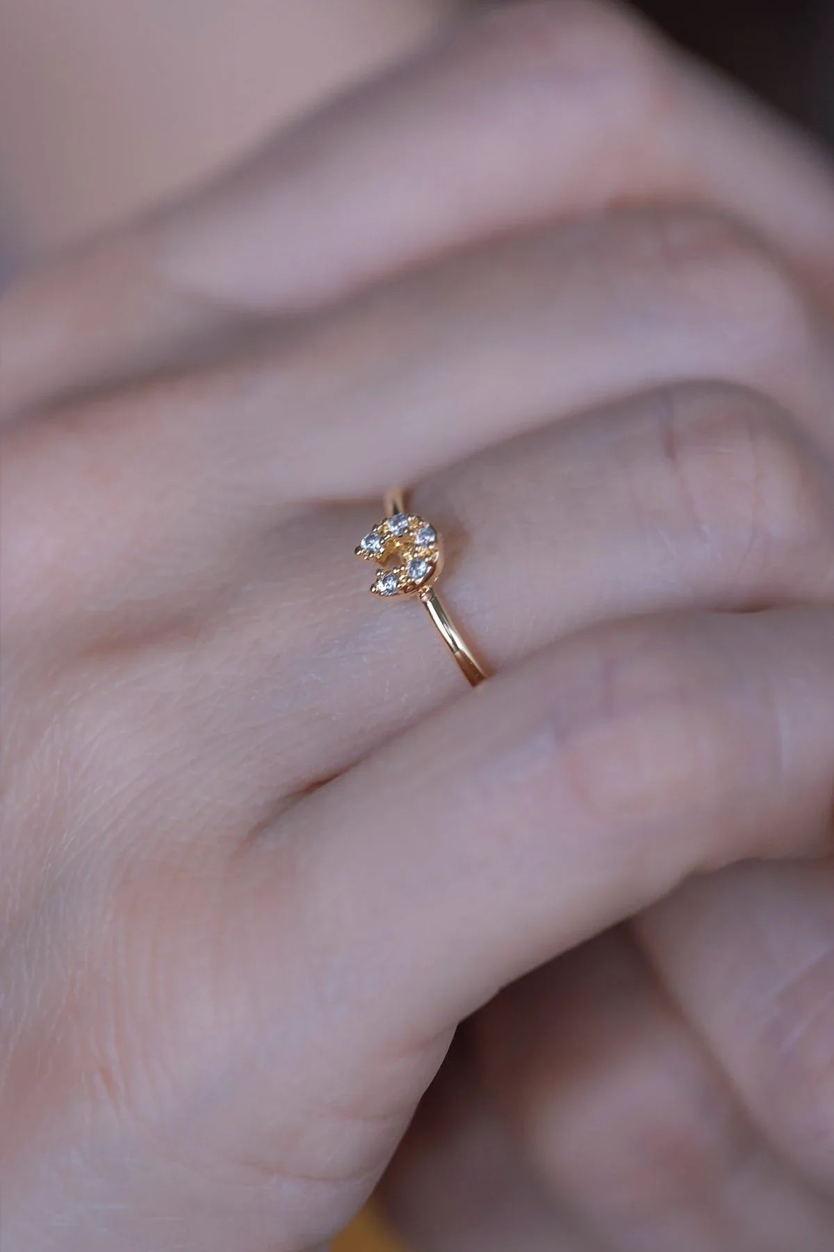 LUCKY – Minimalist Horseshoe Ring