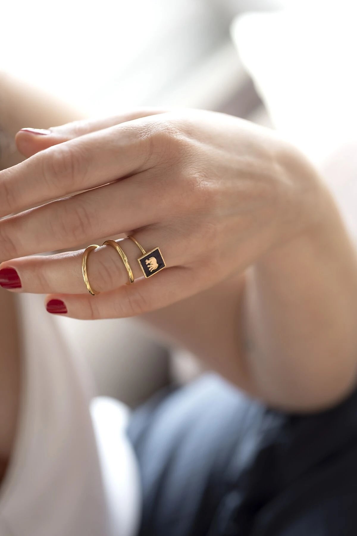 RING IN RING – Golden Knuckle Ring
